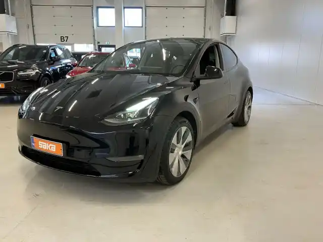 Musta Viistoperä, Tesla Model Y – VAR-38117