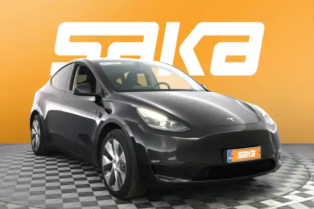 Musta Viistoperä, Tesla Model Y – VAR-38117