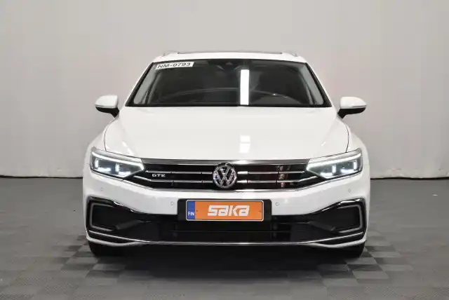 Valkoinen Farmari, Volkswagen Passat – VAR-38120