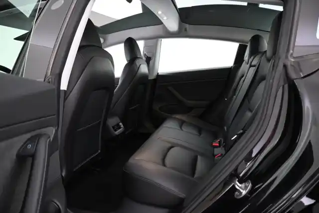 Musta Sedan, Tesla Model 3 – VAR-38163