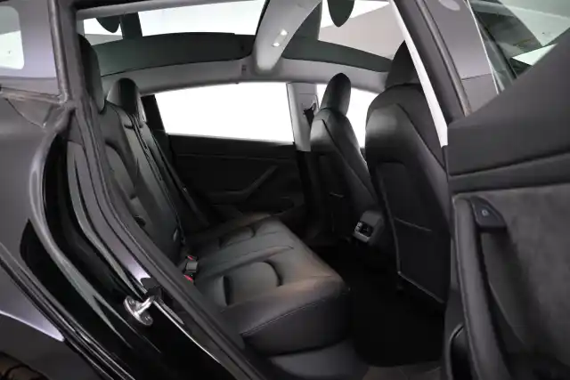 Musta Sedan, Tesla Model 3 – VAR-38163