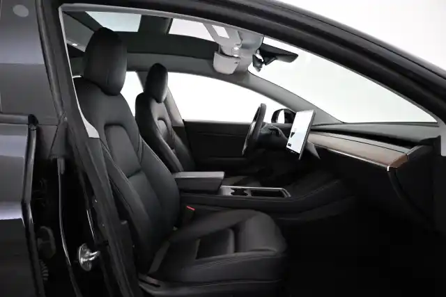 Musta Sedan, Tesla Model 3 – VAR-38163