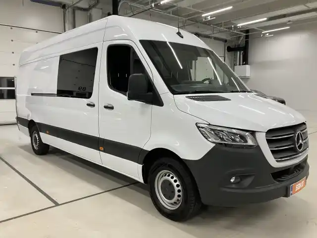 Valkoinen Pakettiauto, Mercedes-Benz Sprinter – VAR-38179