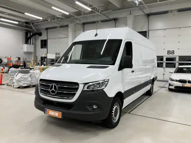 Valkoinen Pakettiauto, Mercedes-Benz Sprinter – VAR-38179