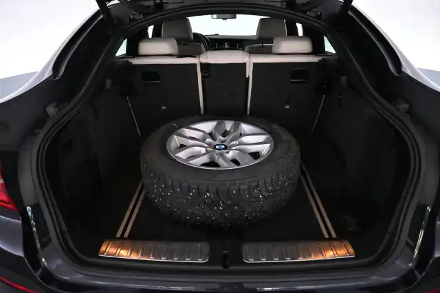 Musta Maastoauto, BMW X4 – VAR-38727