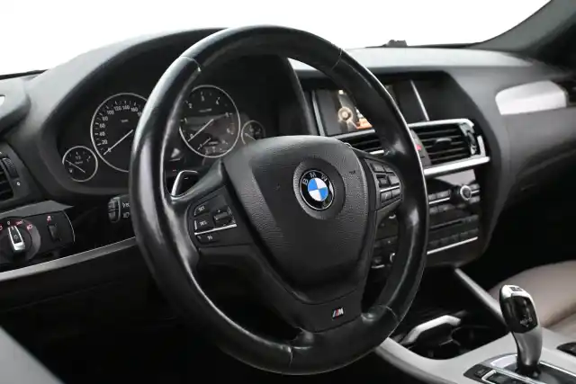 Musta Maastoauto, BMW X4 – VAR-38727