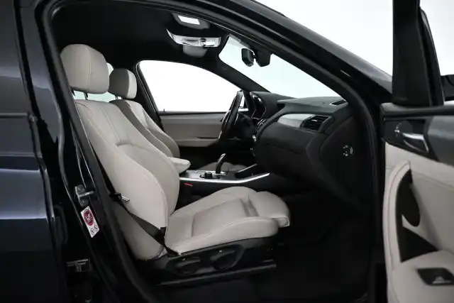 Musta Maastoauto, BMW X4 – VAR-38727