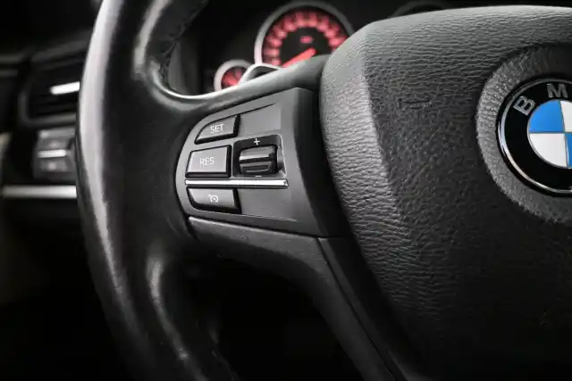 Musta Maastoauto, BMW X4 – VAR-38727