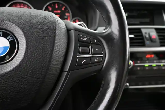 Musta Maastoauto, BMW X4 – VAR-38727