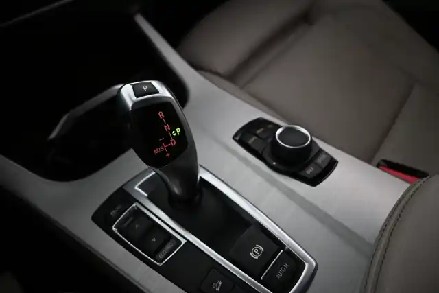 Musta Maastoauto, BMW X4 – VAR-38727