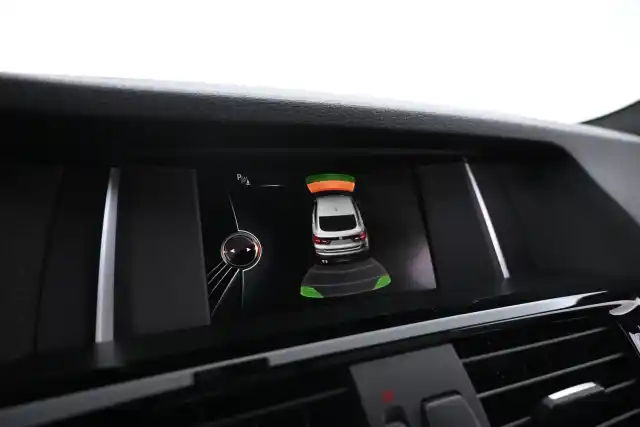 Musta Maastoauto, BMW X4 – VAR-38727