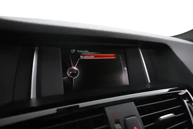 Musta Maastoauto, BMW X4 – VAR-38727