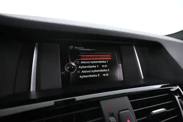 Musta Maastoauto, BMW X4 – VAR-38727