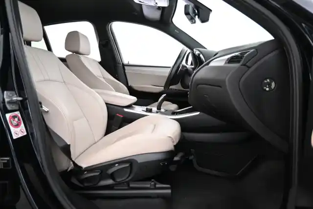 Musta Maastoauto, BMW X4 – VAR-38727