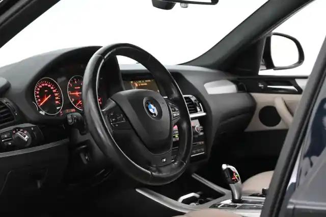 Musta Maastoauto, BMW X4 – VAR-38727