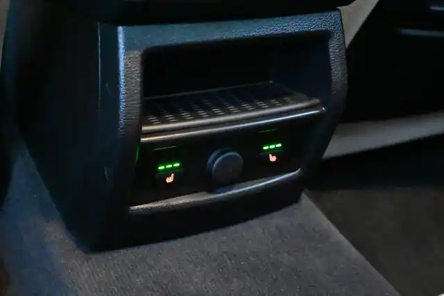 Musta Maastoauto, BMW X4 – VAR-38727