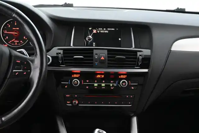 Musta Maastoauto, BMW X4 – VAR-38727