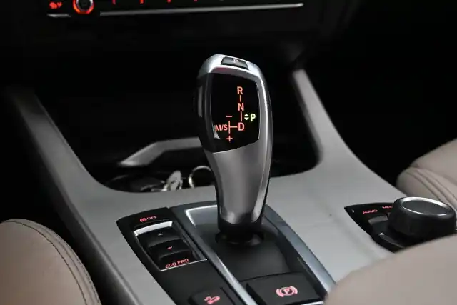 Musta Maastoauto, BMW X4 – VAR-38727
