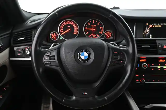 Musta Maastoauto, BMW X4 – VAR-38727