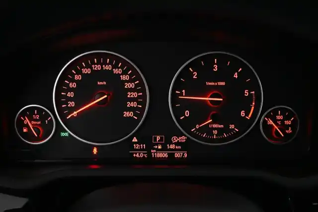 Musta Maastoauto, BMW X4 – VAR-38727