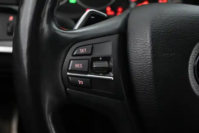 Musta Maastoauto, BMW X4 – VAR-38727