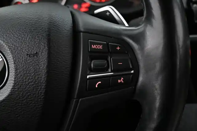 Musta Maastoauto, BMW X4 – VAR-38727