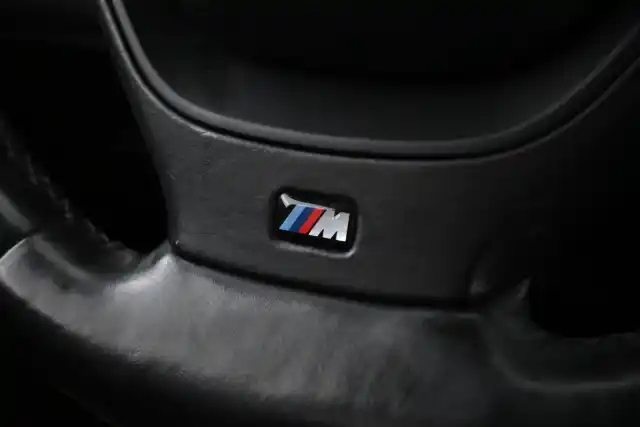 Musta Maastoauto, BMW X4 – VAR-38727