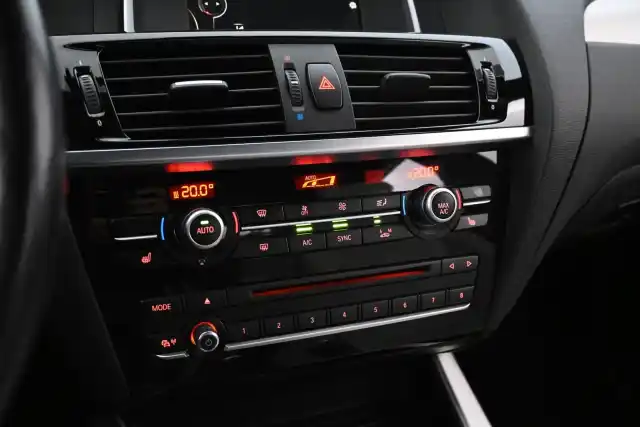 Musta Maastoauto, BMW X4 – VAR-38727