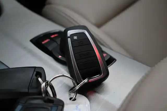 Musta Maastoauto, BMW X4 – VAR-38727
