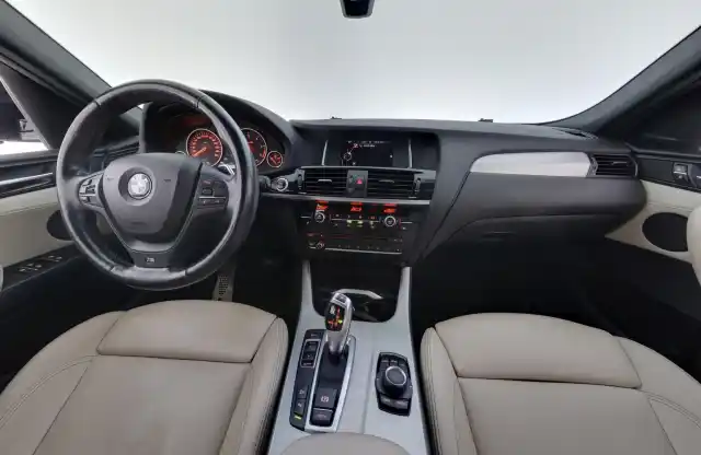 Musta Maastoauto, BMW X4 – VAR-38727