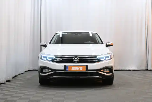 Valkoinen Farmari, Volkswagen Passat – VAR-38756