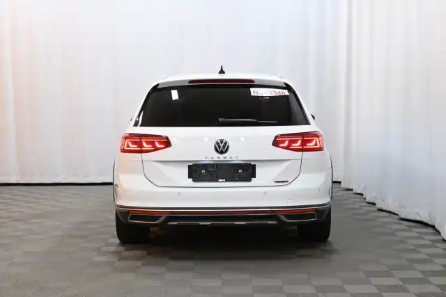 Valkoinen Farmari, Volkswagen Passat – VAR-38756