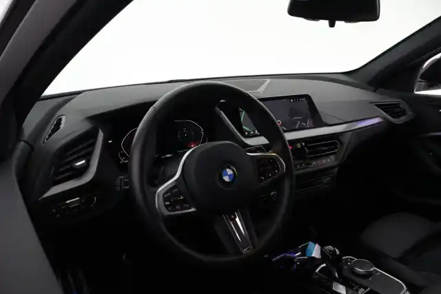 Valkoinen Viistoperä, BMW 118 – VAR-38791