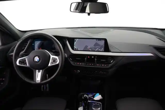 Valkoinen Viistoperä, BMW 118 – VAR-38791