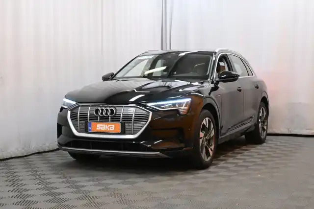 Musta Maastoauto, Audi e-tron – VAR-38888