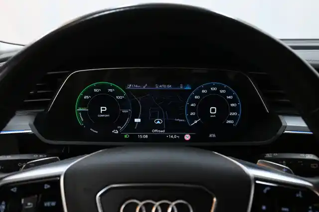 Musta Maastoauto, Audi e-tron – VAR-38888