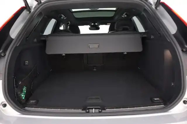 Harmaa Maastoauto, Volvo XC60 – VAR-38930