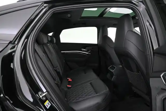 Musta Maastoauto, Audi Q8 e-tron – VAR-39015