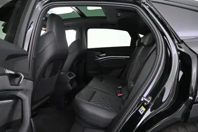 Musta Maastoauto, Audi Q8 e-tron – VAR-39015