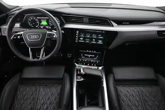 Musta Maastoauto, Audi Q8 e-tron – VAR-39015