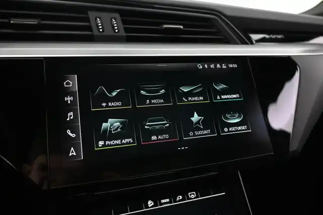 Musta Maastoauto, Audi Q8 e-tron – VAR-39015