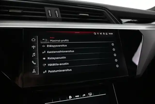 Musta Maastoauto, Audi Q8 e-tron – VAR-39015