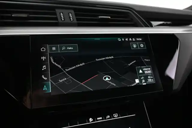 Musta Maastoauto, Audi Q8 e-tron – VAR-39015