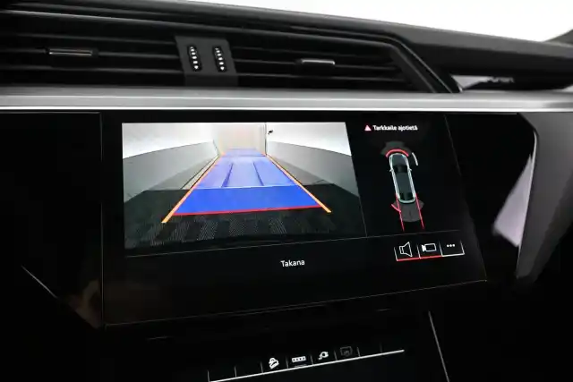 Musta Maastoauto, Audi Q8 e-tron – VAR-39015