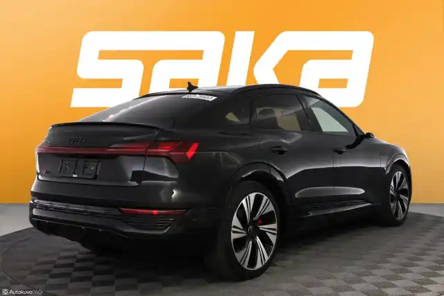 Musta Maastoauto, Audi Q8 e-tron – VAR-39015