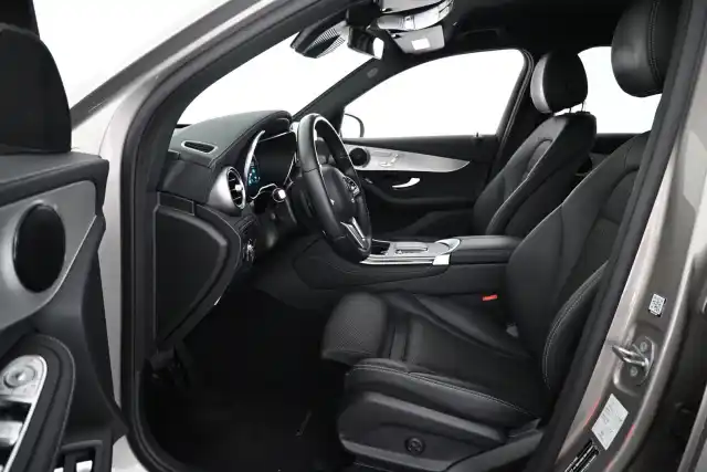 Harmaa Maastoauto, Mercedes-Benz GLC – VAR-39021