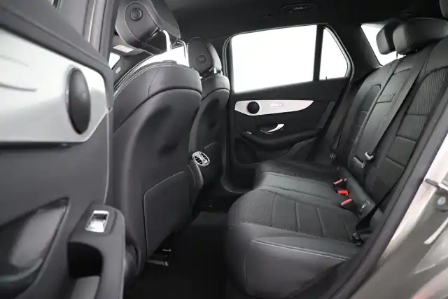 Harmaa Maastoauto, Mercedes-Benz GLC – VAR-39021