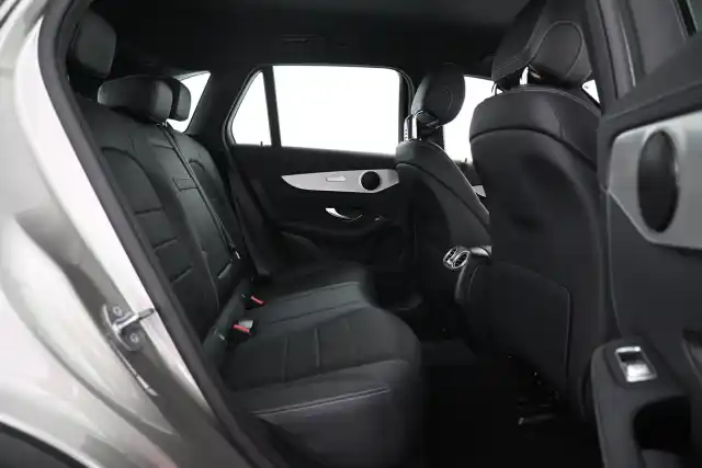 Harmaa Maastoauto, Mercedes-Benz GLC – VAR-39021