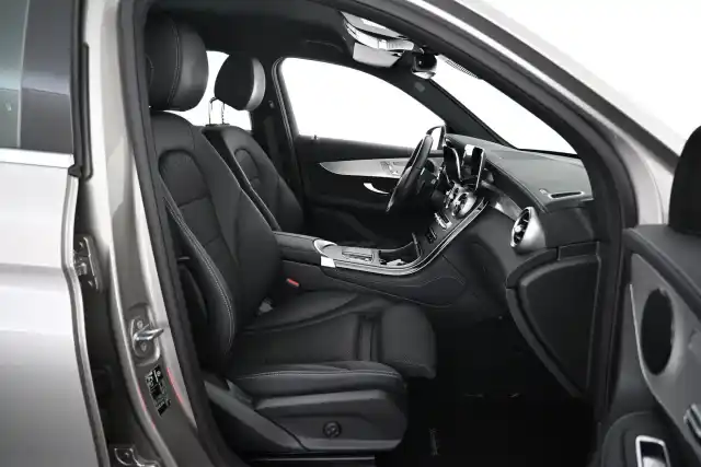 Harmaa Maastoauto, Mercedes-Benz GLC – VAR-39021