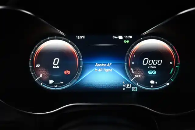 Harmaa Maastoauto, Mercedes-Benz GLC – VAR-39021